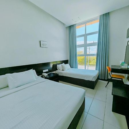D' Art Gallery Hotel Seri Iskandar Exterior foto